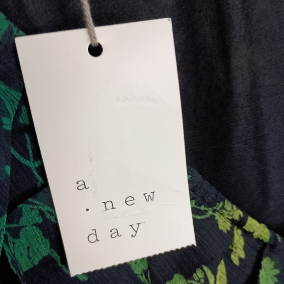 NWT A New Day Long Sleeve Ruched Front Bodycon Dress in Green Ombre Floral - Picture 5 of 9